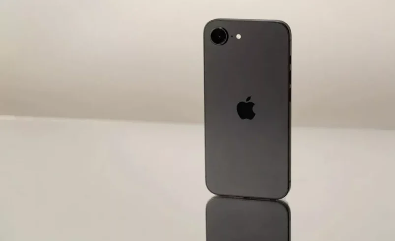 وبلاگ یوکا - iphone 16e 910x600.jpg