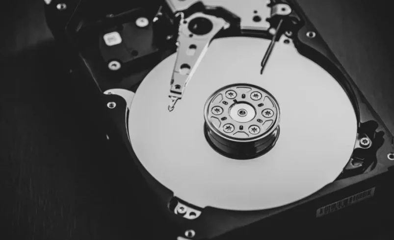 وبلاگ یوکا - seagate claims ssds are worse than hdds 1 910x600.jpg